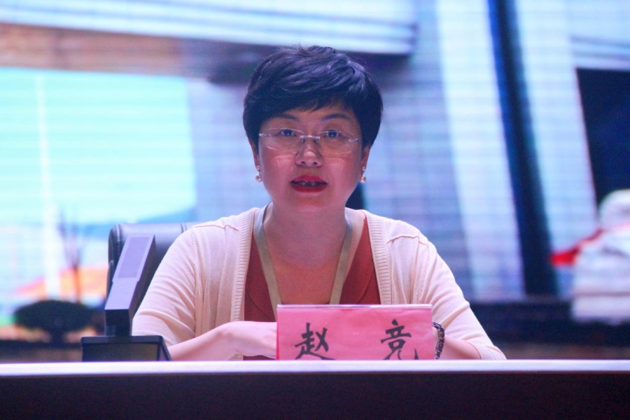 弦歌不輟育桃李，奮楫揚帆啟新程 湖南幼專2025級新生開啟人工智能應用軟件學習之旅